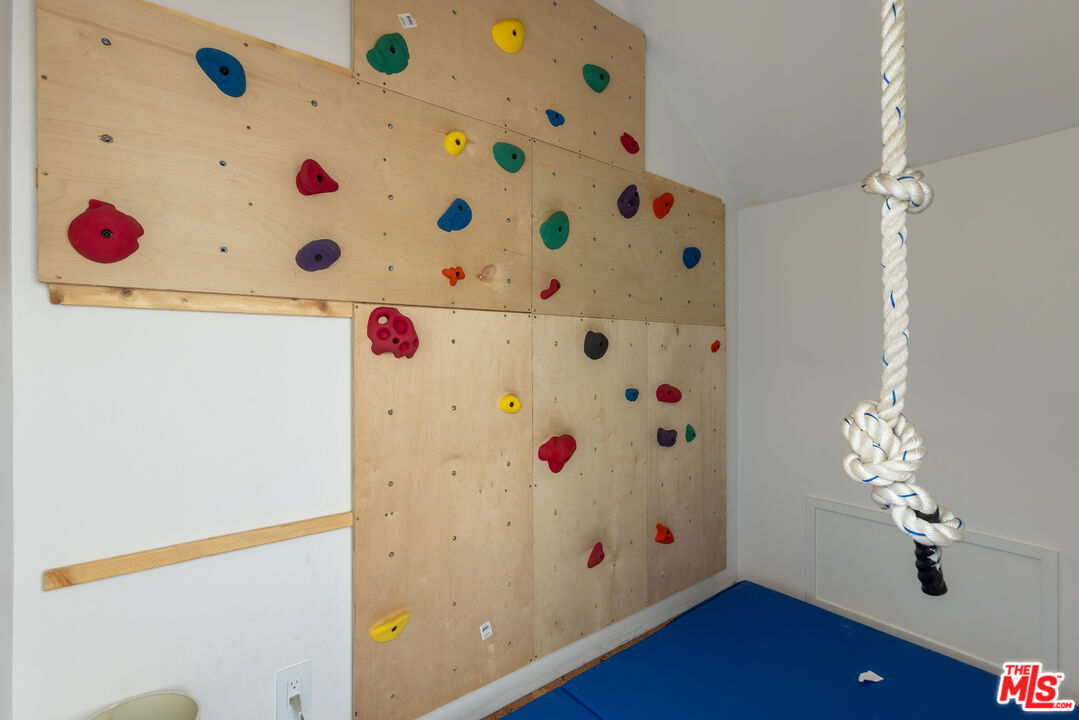 21165 Entrada Road Topanga, CA 90290 - Photo 41 of 64