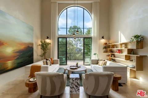 $3,200,000 | 21165 Entrada Road, Topanga, CA 90290
