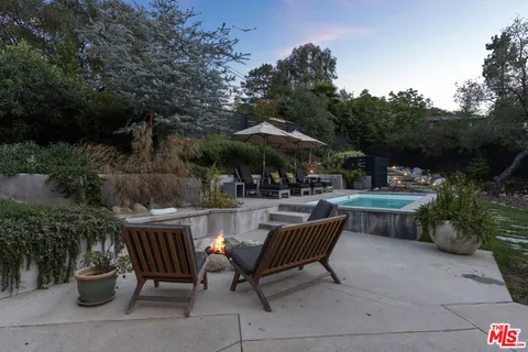 $3,200,000 | 21165 Entrada Road, Topanga, CA 90290