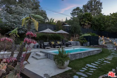 $3,200,000 | 21165 Entrada Road, Topanga, CA 90290