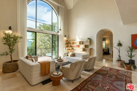 $3,200,000 | 21165 Entrada Road, Topanga, CA 90290