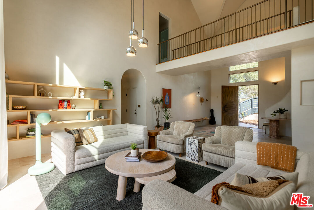 21165 Entrada Road Topanga, CA 90290 - Photo 9 of 64