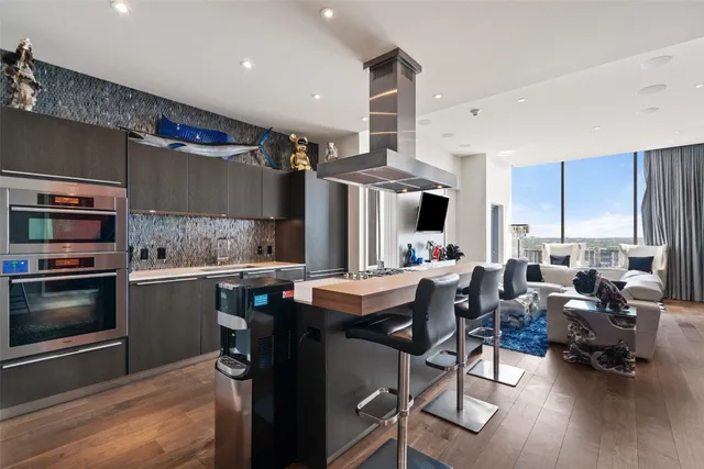 $999,995 | 210 Lavaca Street, Unit 2203, Austin, TX 78701