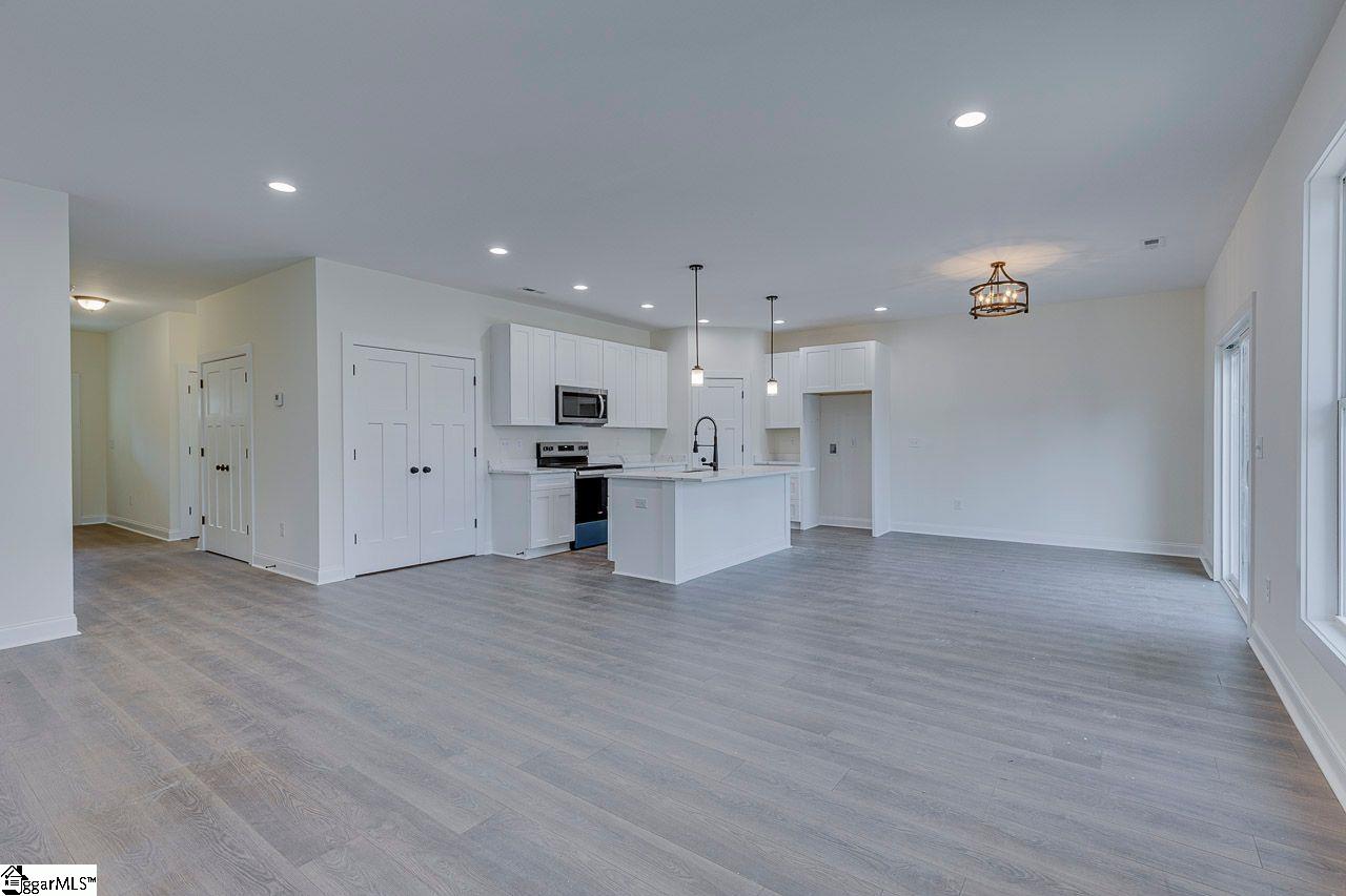 102 Chestnut Street Landrum, SC 29356 - Photo 11 of 32 Gallery Image 11