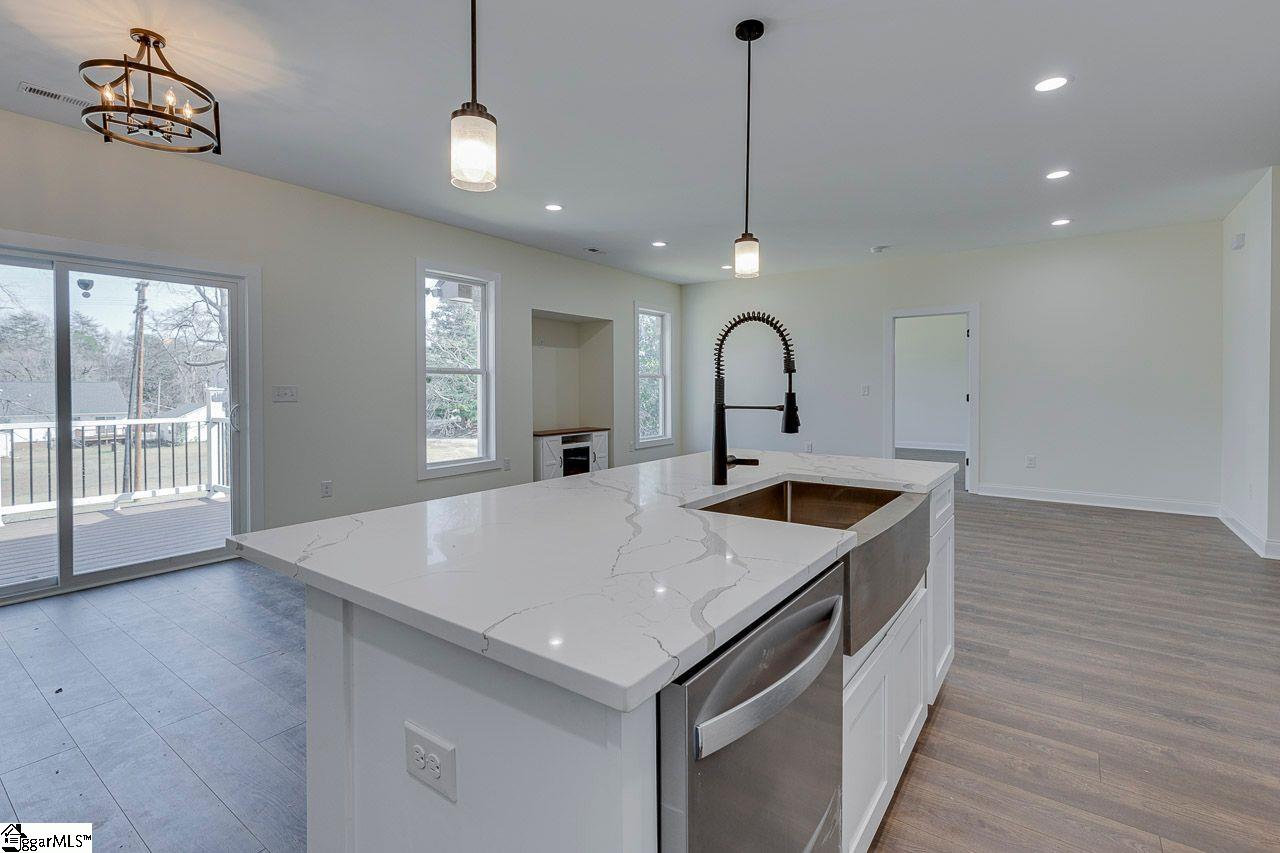 102 Chestnut Street Landrum, SC 29356 - Photo 10 of 32 Gallery Image 10
