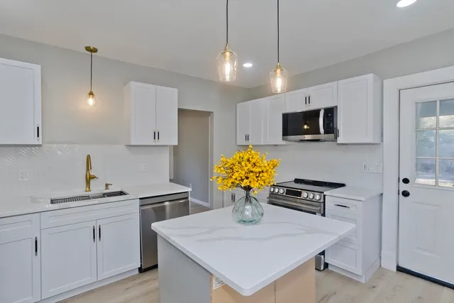 $299,900 | 90 Cambridge Street, Springfield, MA 01109