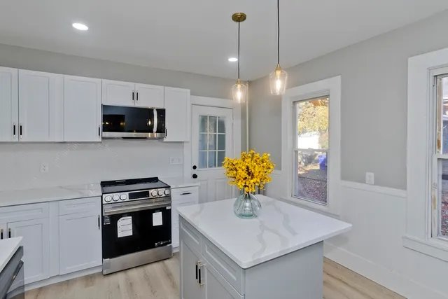 $299,900 | 90 Cambridge Street, Springfield, MA 01109