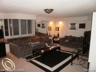 19597 Shrewsbury Road Detroit, MI 48221 - Photo 7 of 8 photos (6).jpg
