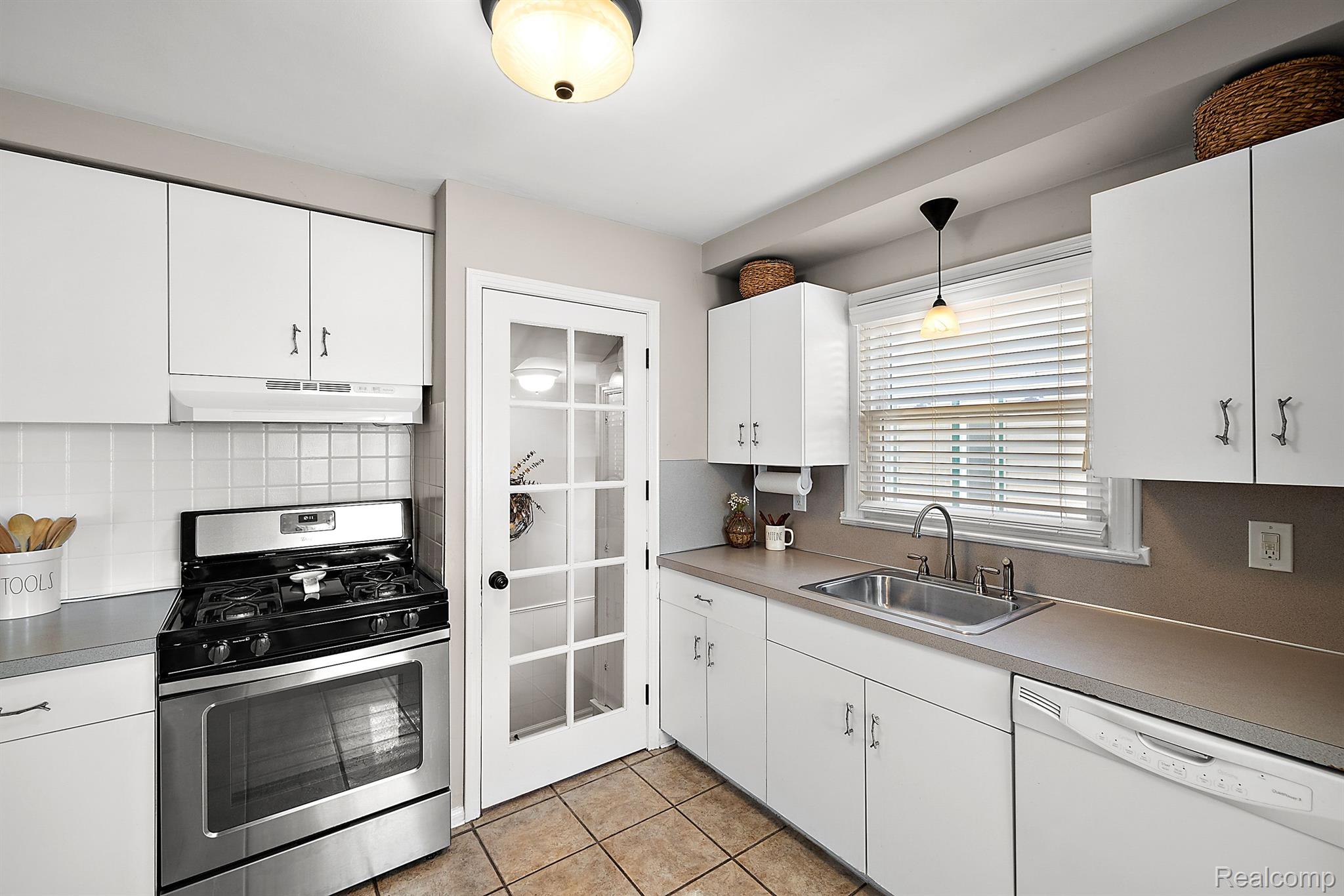 3328 Chester Road Royal Oak, MI 48073 - Photo 15 of 42 Gallery Image 15