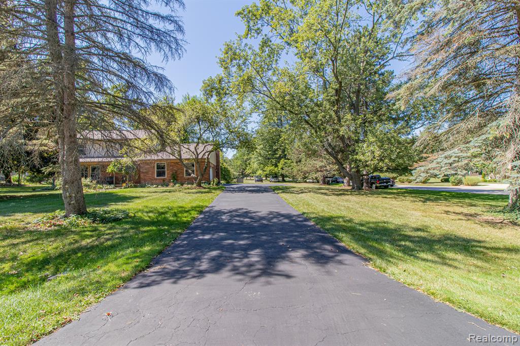 1243 Shenandoah Drive Rochester Hills, MI 48306 - Photo 4 of 40