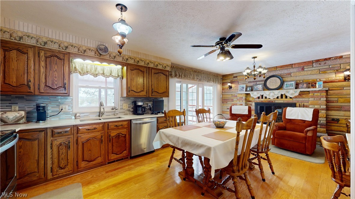 976 Braun Road Belpre, OH 45714 - Photo 15 of 48 KITCHEN FLOWS INTO DINING AREA