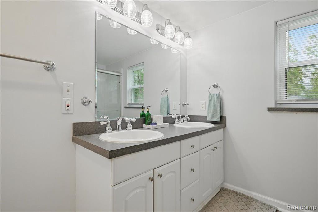 1840 Manse Road Waterford, MI 48328 - Photo 28 of 51 Gallery Image 28