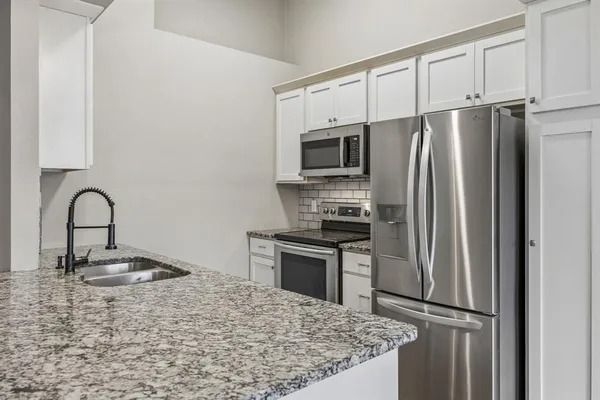 $1,600 | 2506 Wedglea Drive, Unit 808, Dallas, TX 75211