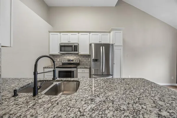 $1,600 | 2506 Wedglea Drive, Unit 808, Dallas, TX 75211