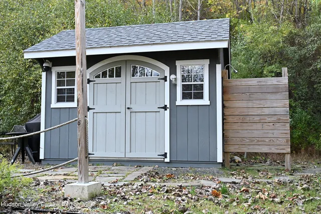 a view of house with street