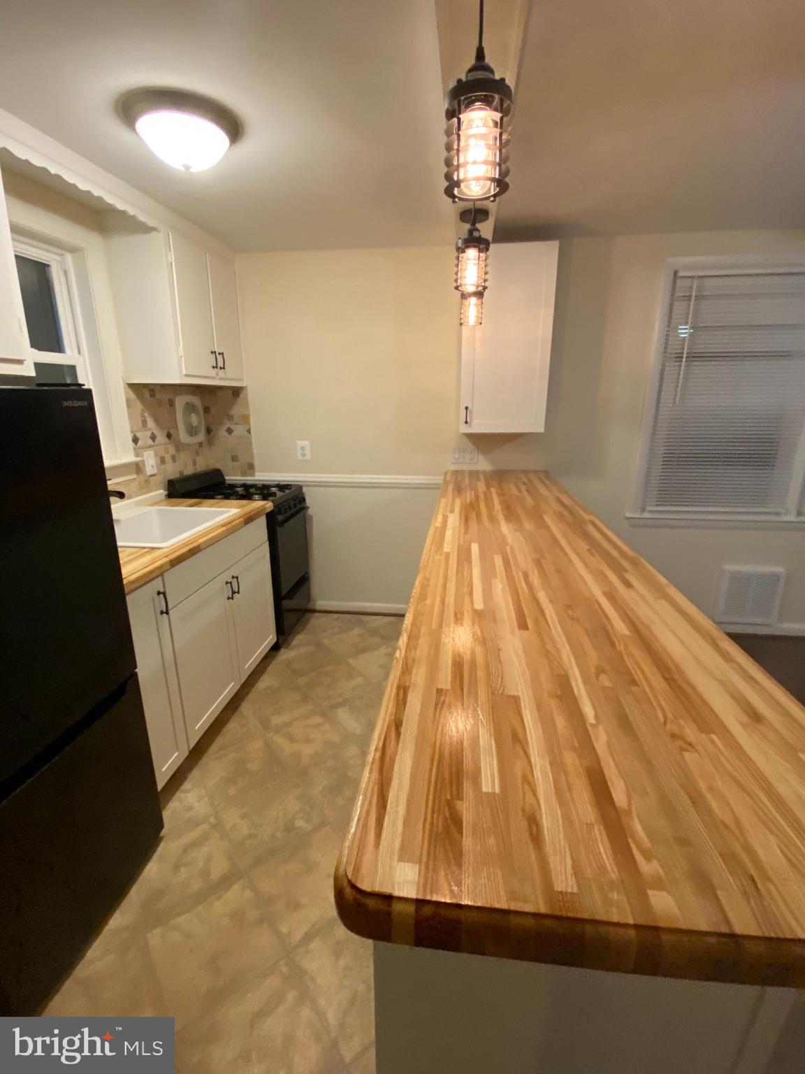 6650 Montgomery Road Elkridge, MD 21075 - Photo 17 of 32 Kitchen
