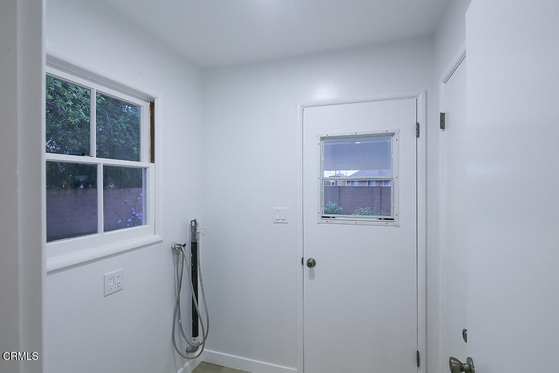 6429 Creemore Lane Tujunga, CA 91042 - Photo 11 of 29 13