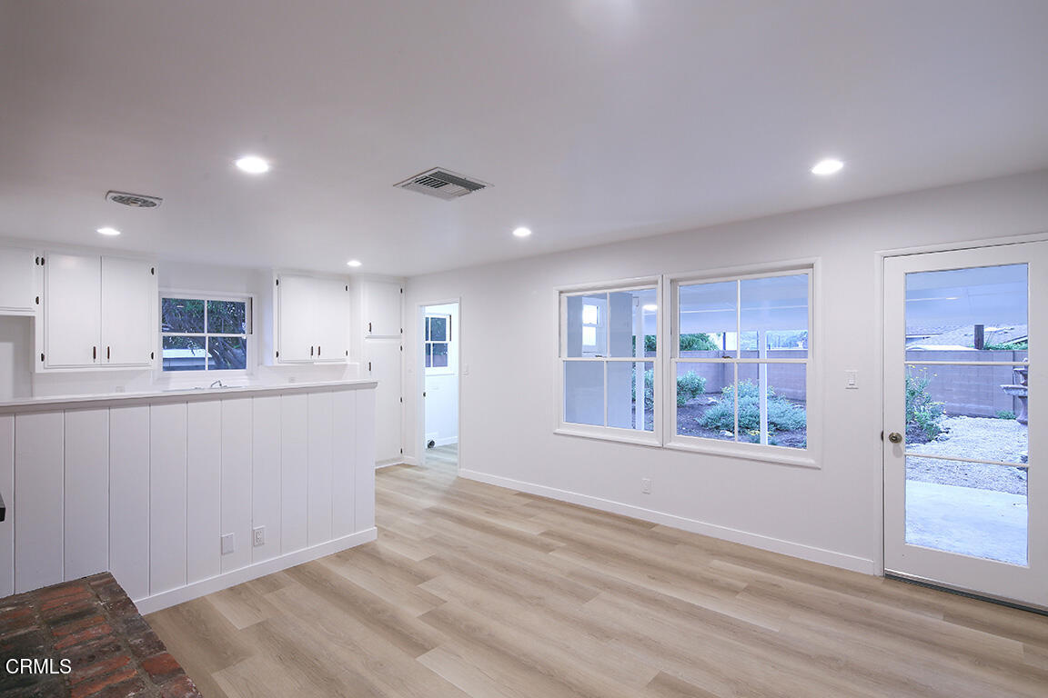 6429 Creemore Lane Tujunga, CA 91042 - Photo 7 of 29 08