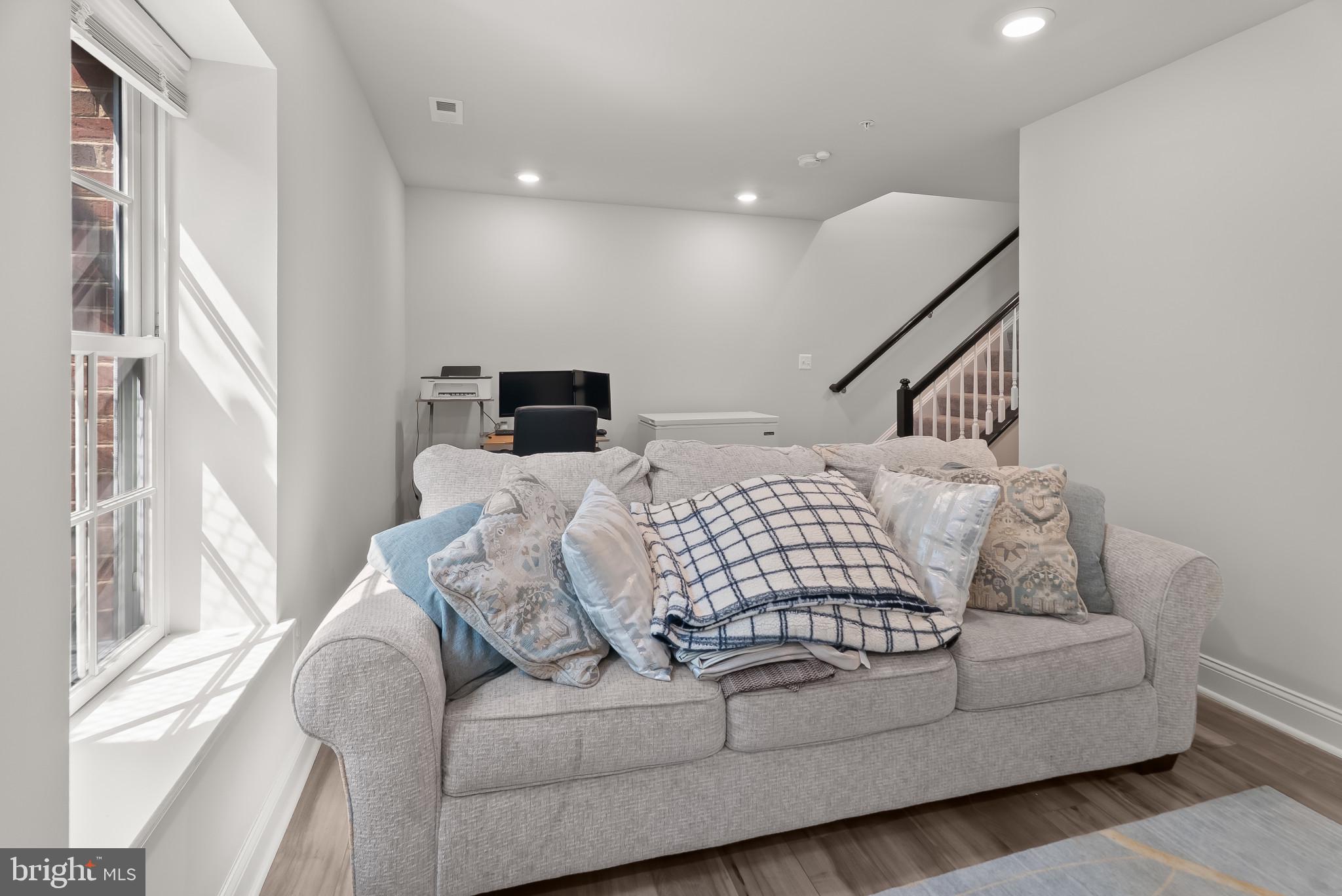 7202 Conley Alley Sykesville, MD 21784 - Photo 9 of 24 a living room with furniture