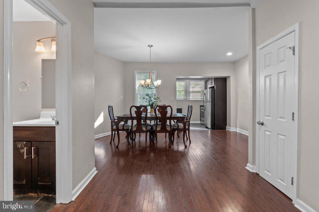 618 Wicklow Road Baltimore, MD 21229 - Photo 8 of 29 Inviting open layout with natural light.