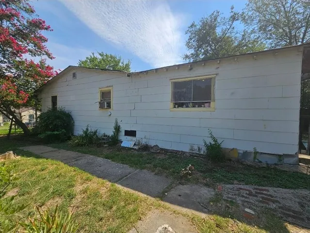 a backyard of a house with plants and trees
