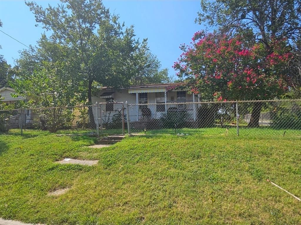 3500 Baylor Street Fort Worth, TX 76119 - Photo 14 of 16 a backyard of a house with lots of green space