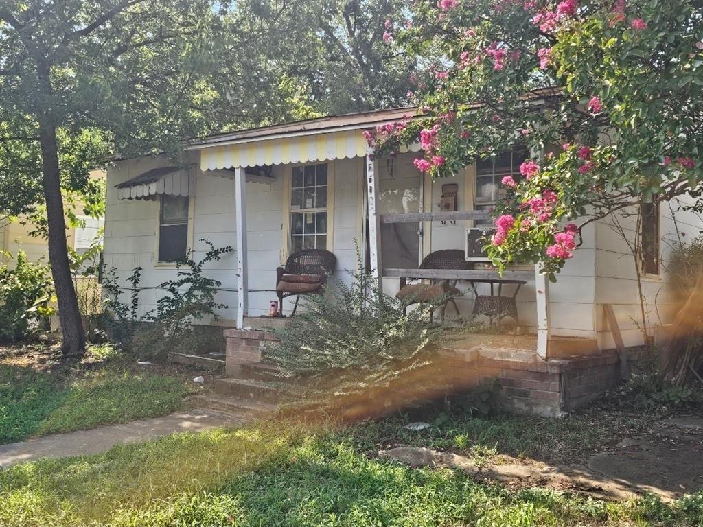 3500 Baylor Street Fort Worth, TX 76119 - Photo 2 of 16 a front view of house with yard