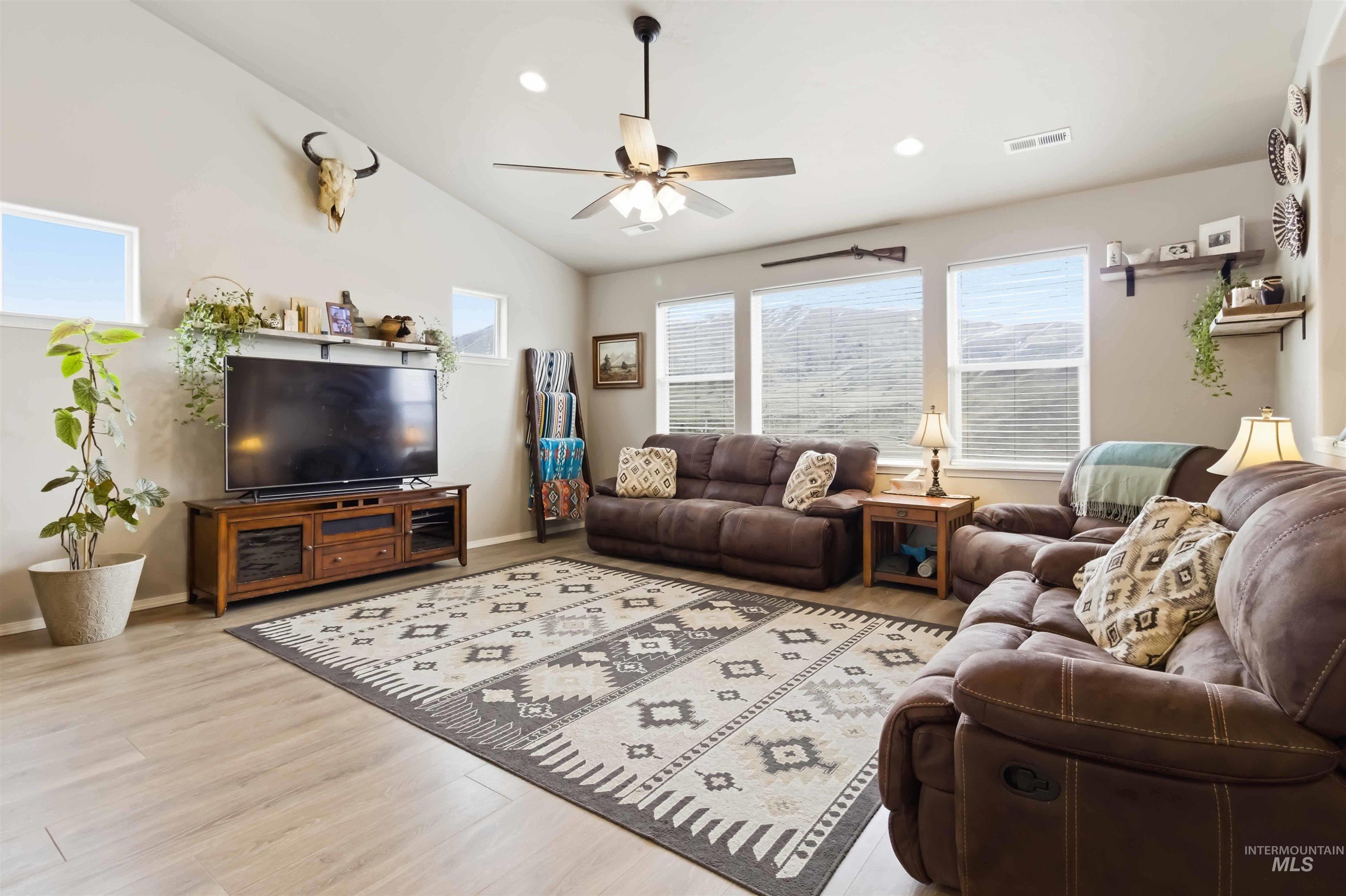 25 River Ridge Horseshoe Bend, ID 83629 - Photo 17 of 50 Living room with wood finished floors, vaulted ceiling, ceiling fan, and recessed lighting