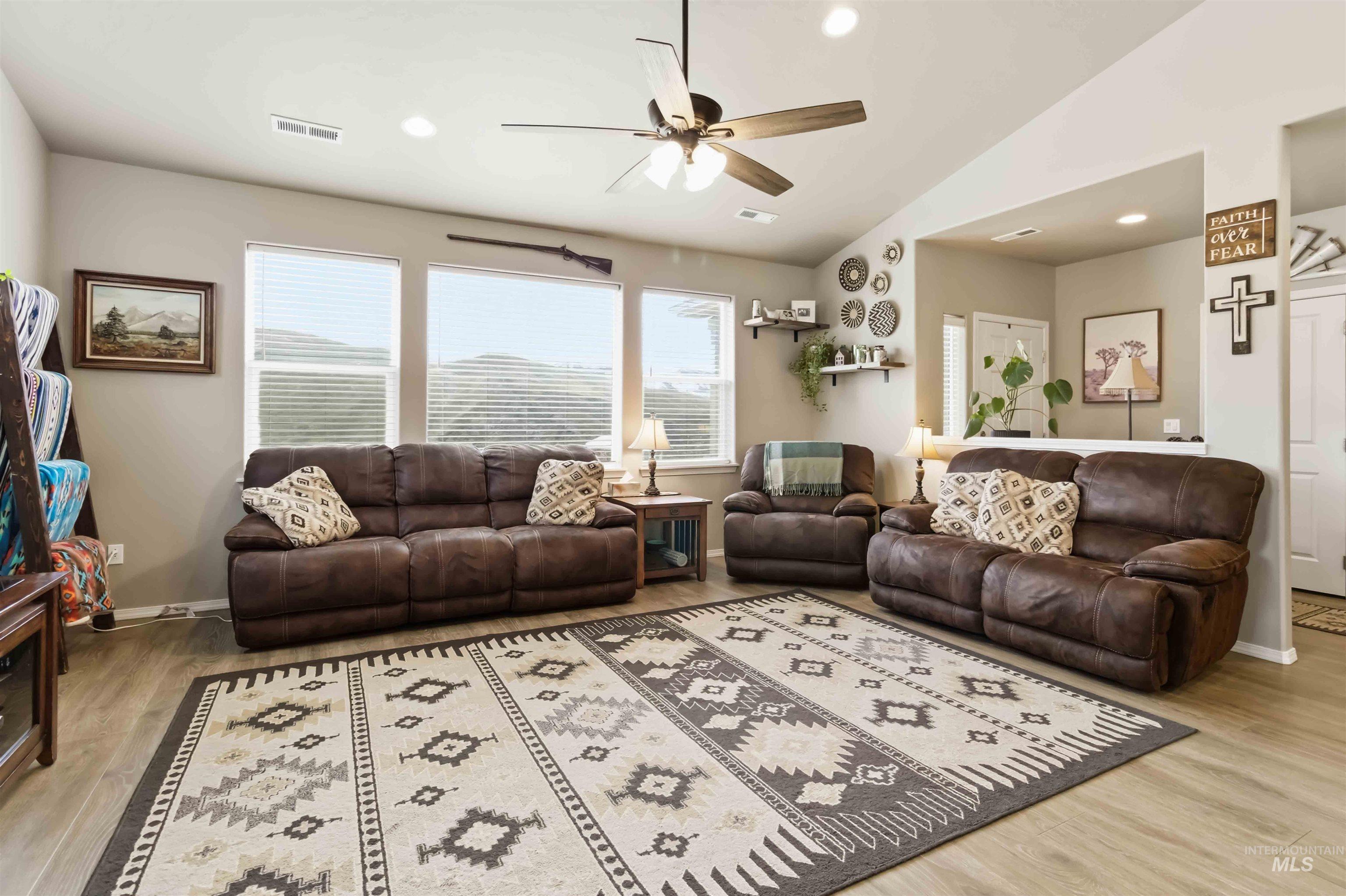 25 River Ridge Horseshoe Bend, ID 83629 - Photo 20 of 50 Living room featuring light wood-type flooring, ceiling fan, lofted ceiling, and recessed lighting