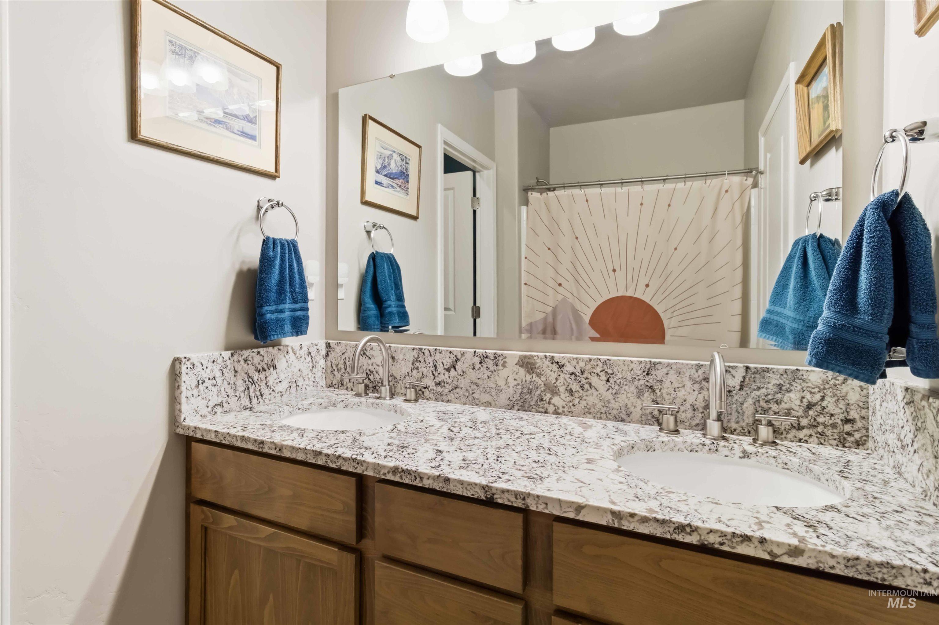25 River Ridge Horseshoe Bend, ID 83629 - Photo 31 of 50 Full bath featuring double vanity and a shower with shower curtain