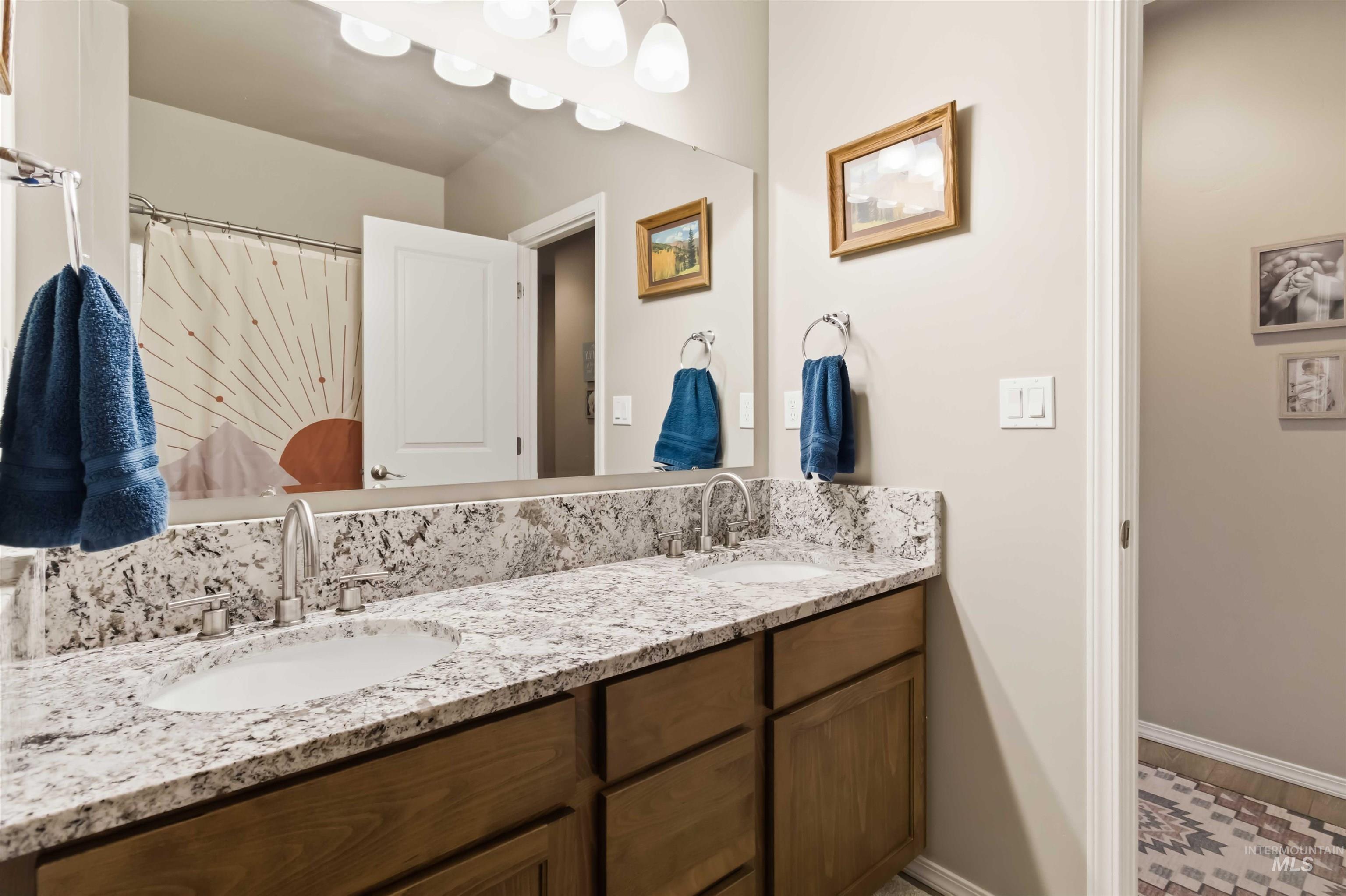25 River Ridge Horseshoe Bend, ID 83629 - Photo 33 of 50 Full bath featuring double vanity and a shower with curtain