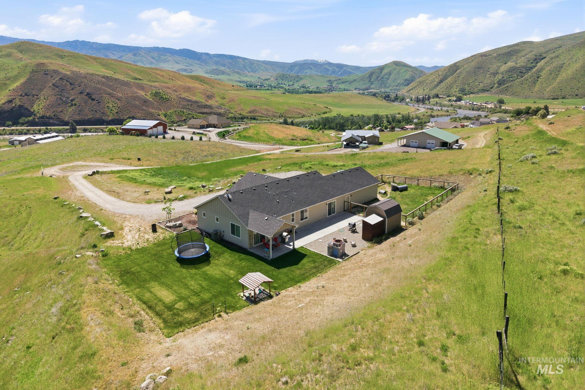 25 River Ridge Horseshoe Bend, ID 83629 - Photo 38 of 50 Expansive property with a single-story residence featuring a covered patio and a paved outdoor living area