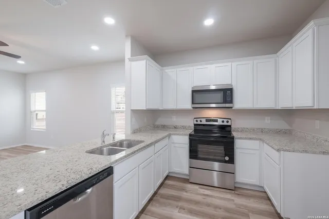 $1,550 | 7356 Misty Ridge Drive, Unit 101, Converse, TX 78109