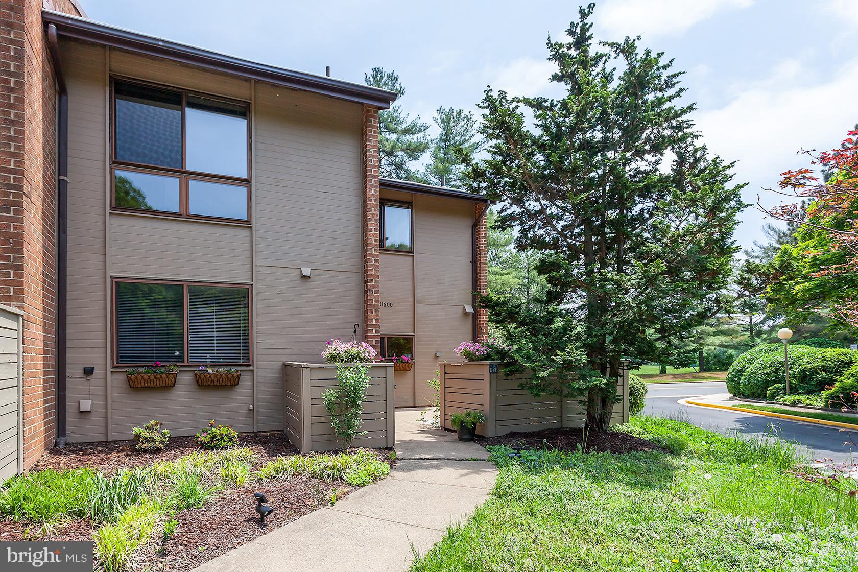 11600 Hunters Green Court Reston, VA 20191 - Photo 1 of 24 Entrance to End Unit