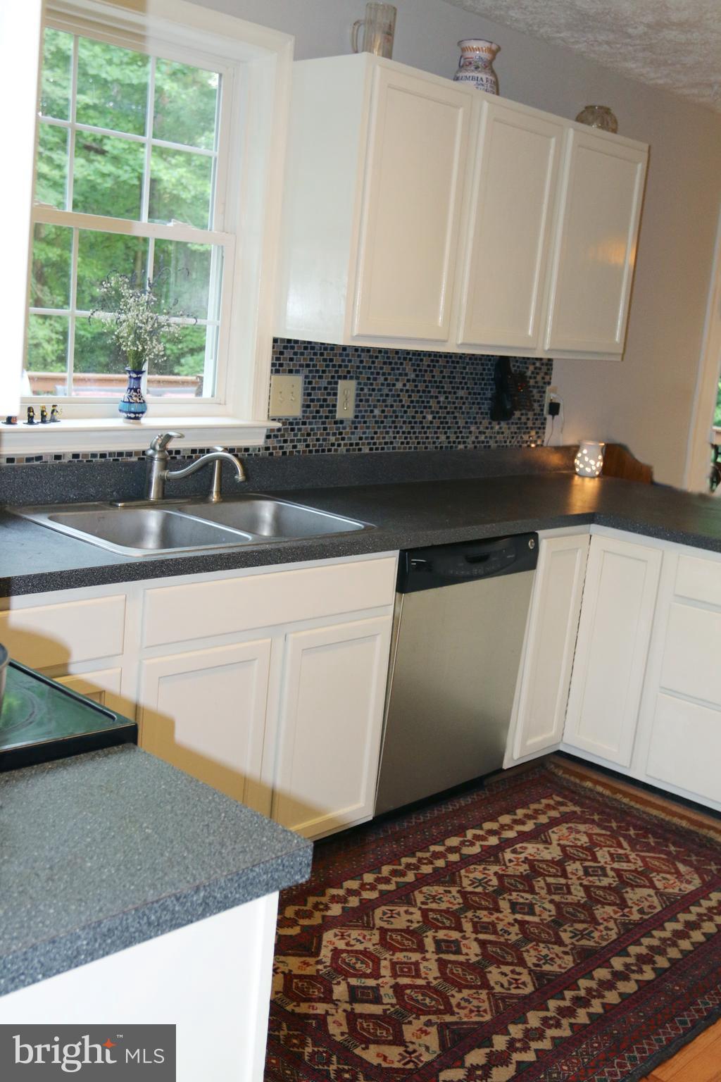 11801 Hunting Ridge Drive Fredericksburg, VA 22407 - Photo 7 of 30 Freshly Painted Cabinets