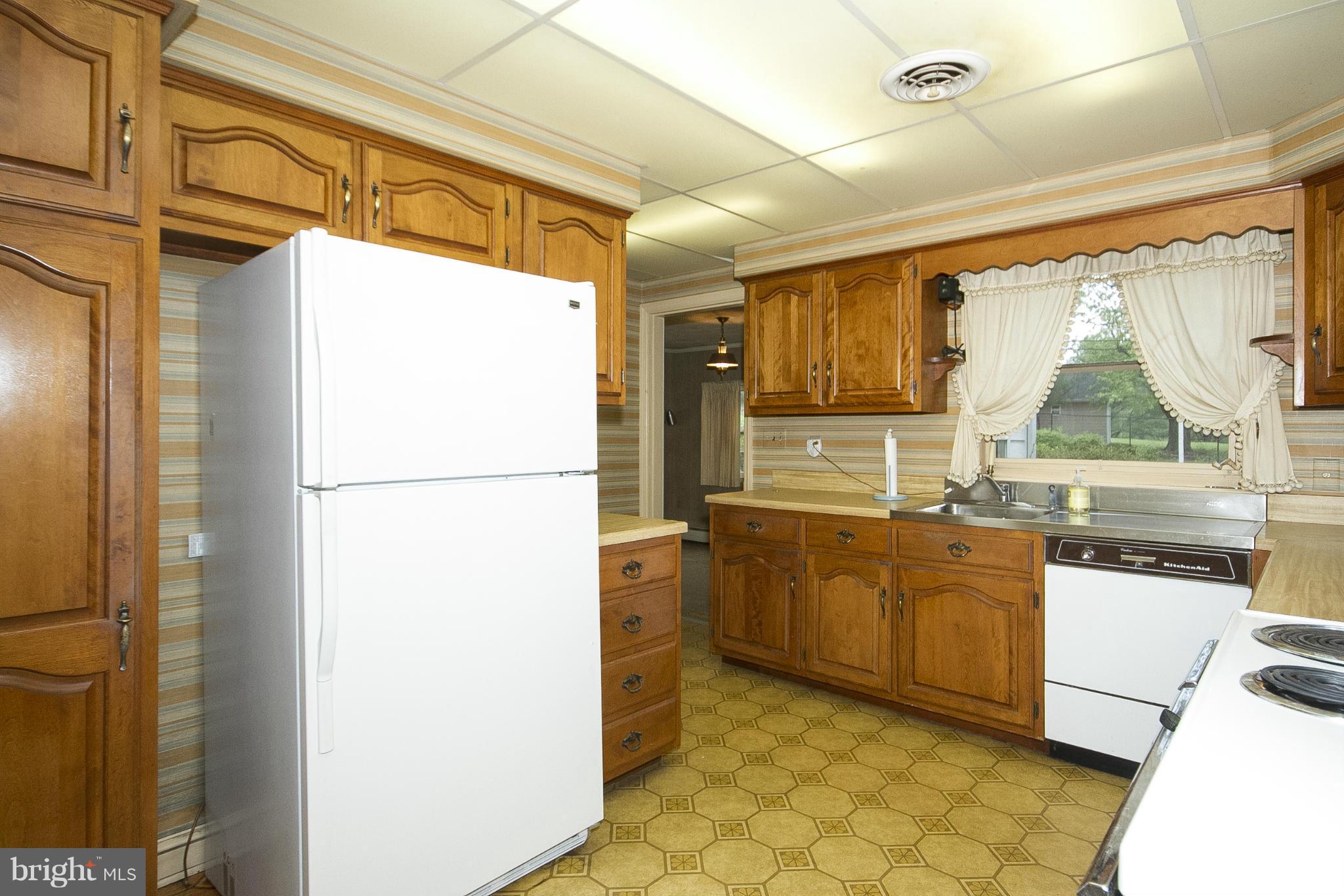 417 Aigburth Road Baltimore, MD 21286 - Photo 12 of 24 Kitchen - all appliance convey