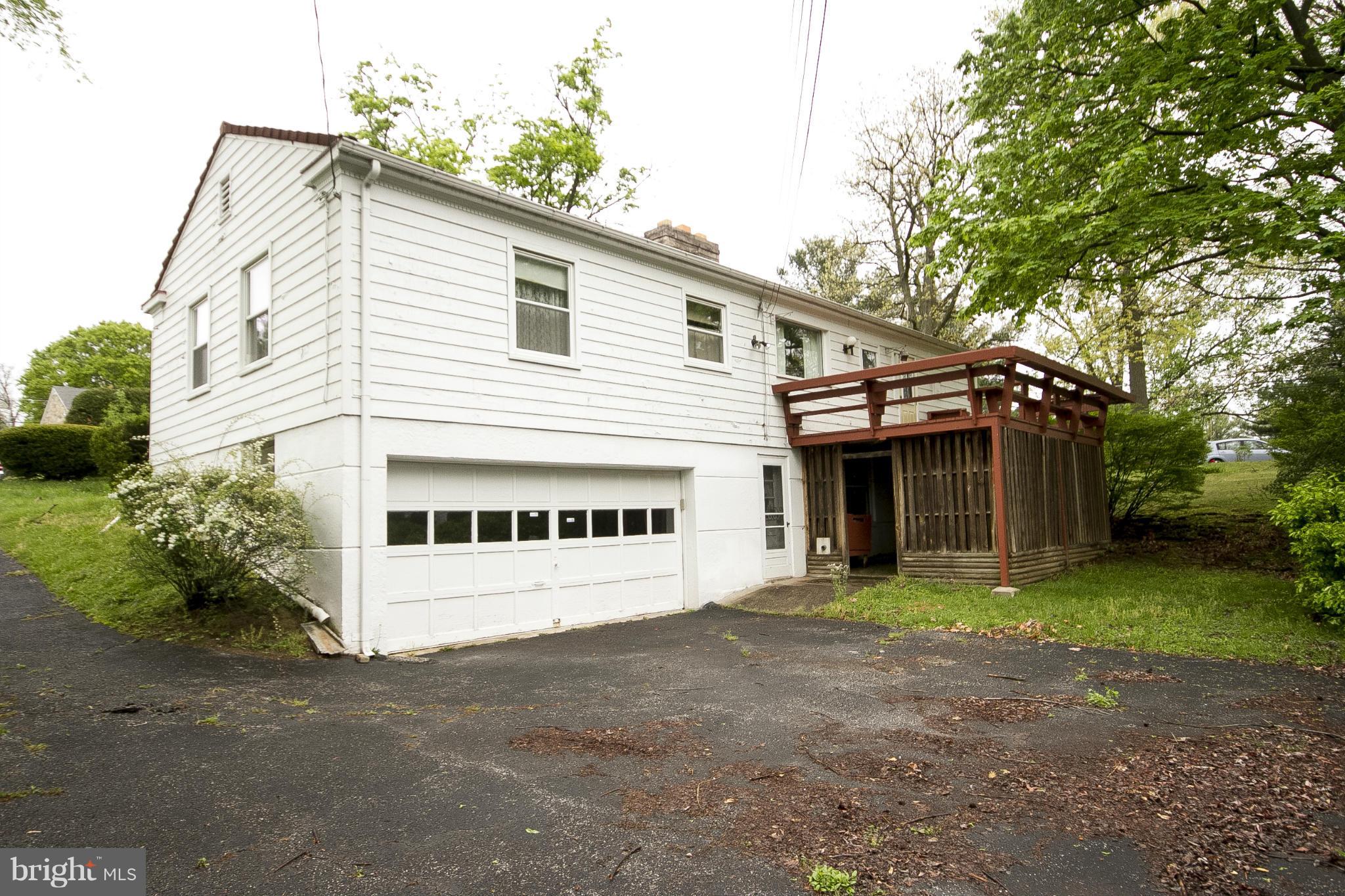 417 Aigburth Road Baltimore, MD 21286 - Photo 3 of 24 2 car attached garage & deck