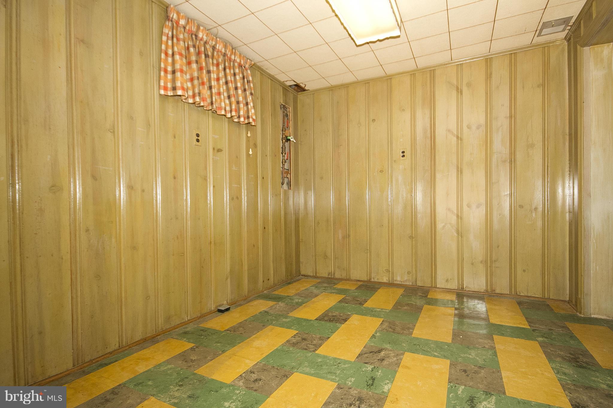 417 Aigburth Road Baltimore, MD 21286 - Photo 23 of 24 Small office in lower level