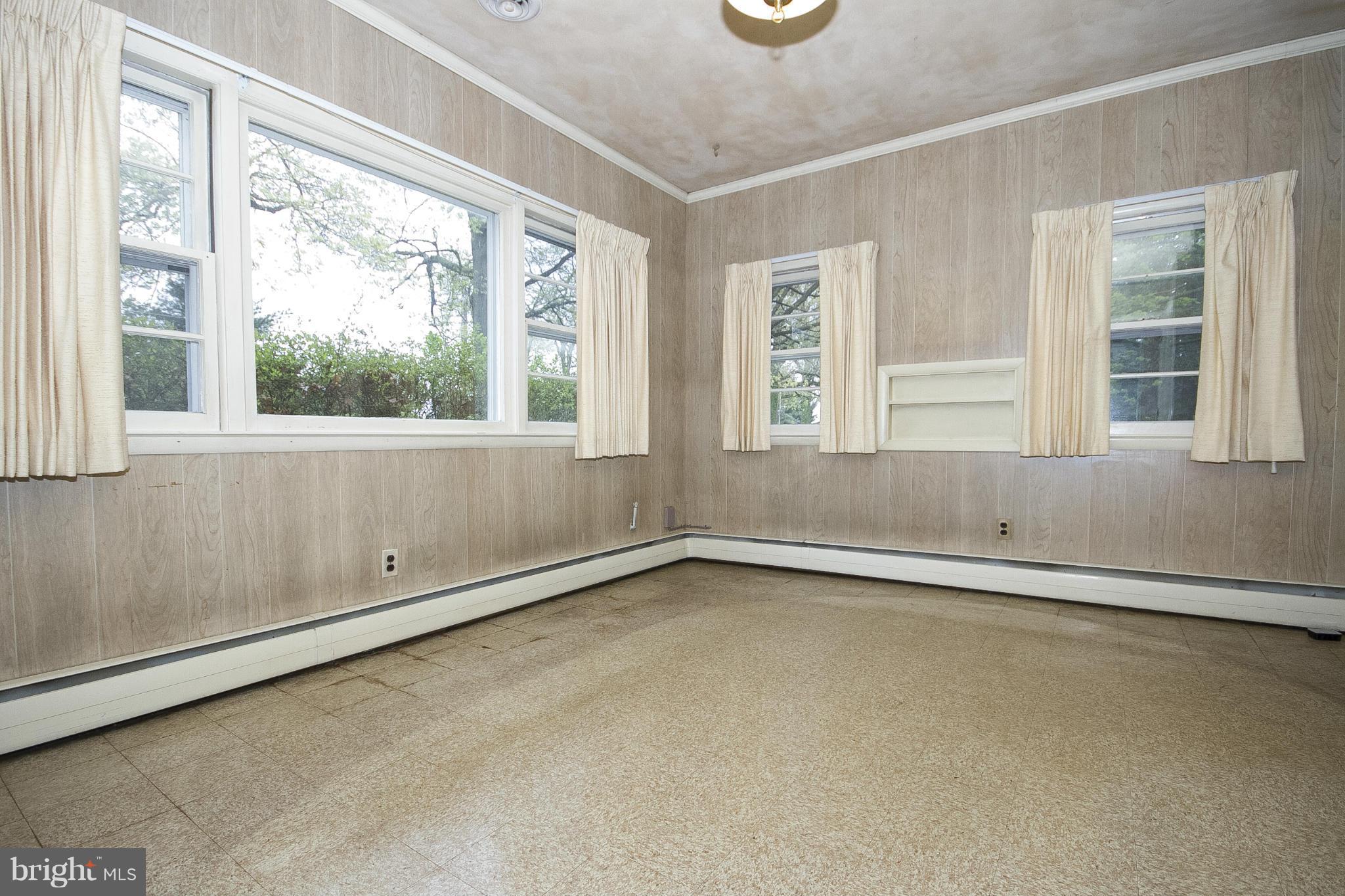 417 Aigburth Road Baltimore, MD 21286 - Photo 9 of 24 Den/Office