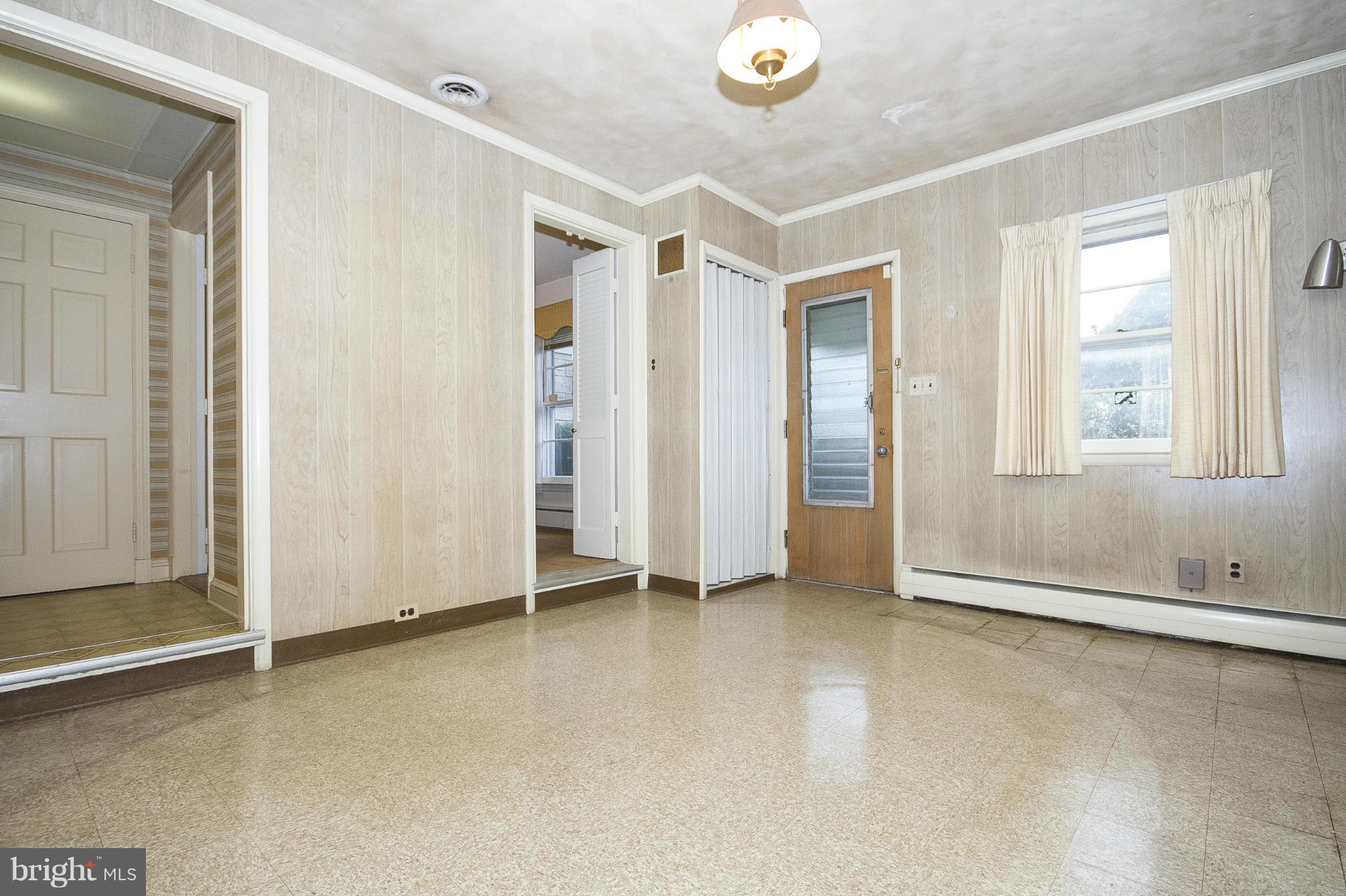 417 Aigburth Road Baltimore, MD 21286 - Photo 10 of 24 Den/office