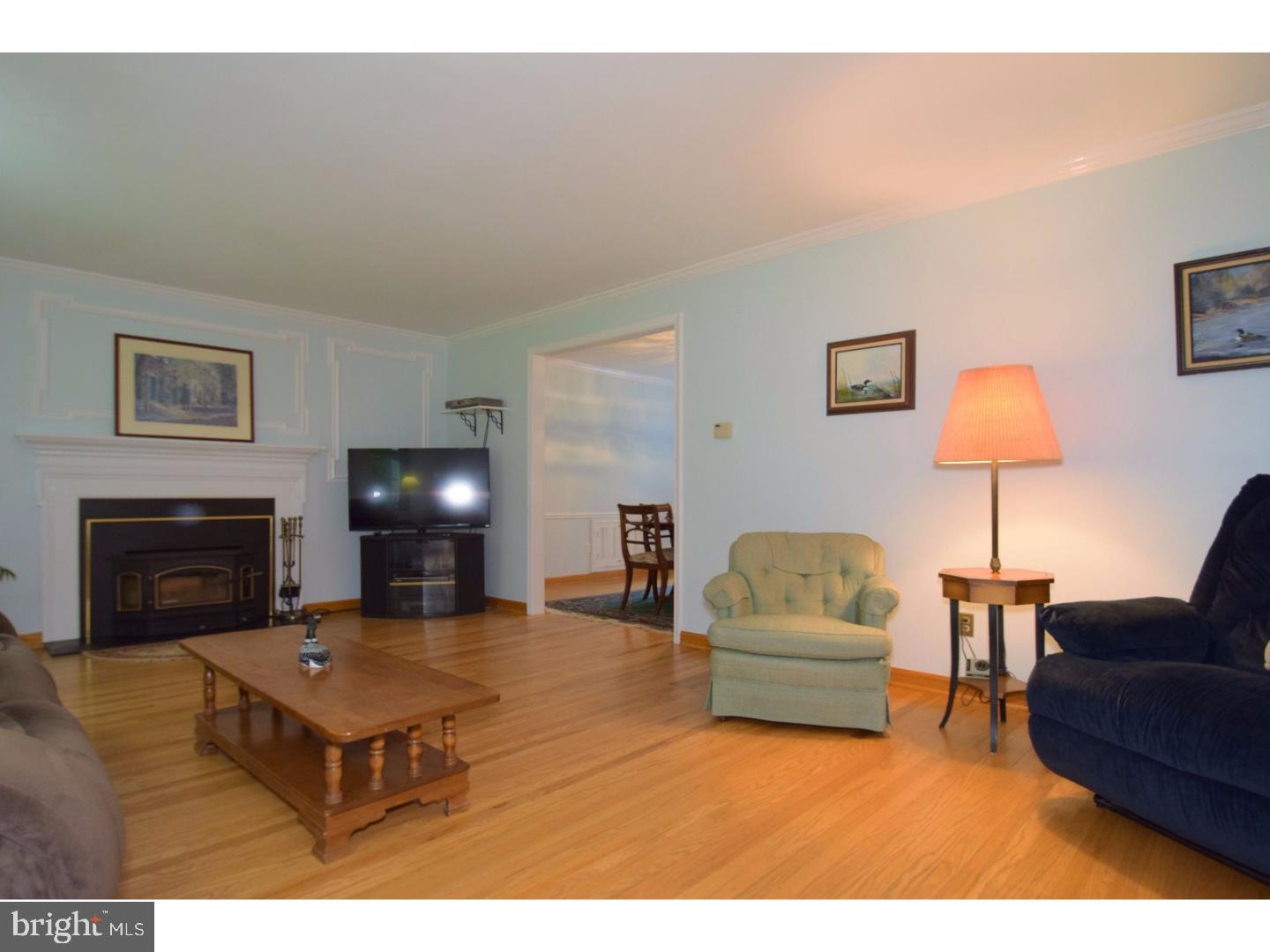 6009 Musket Road Fort Washington, PA 19034 - Photo 3 of 25 Living Room