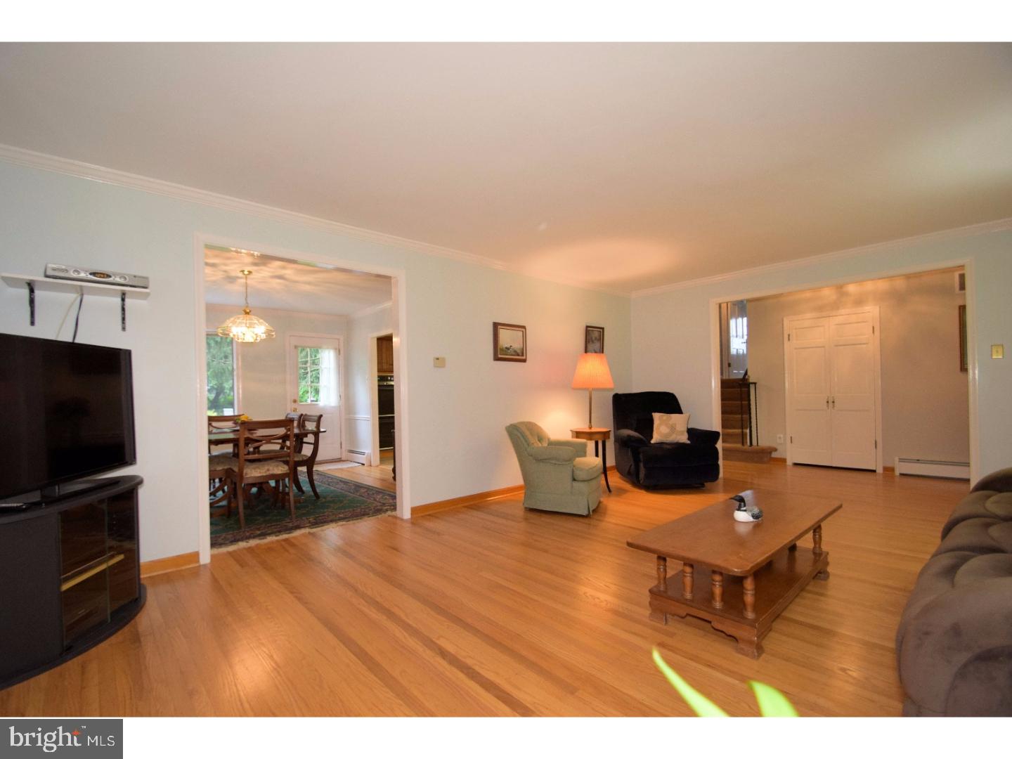 6009 Musket Road Fort Washington, PA 19034 - Photo 4 of 25 Living Room