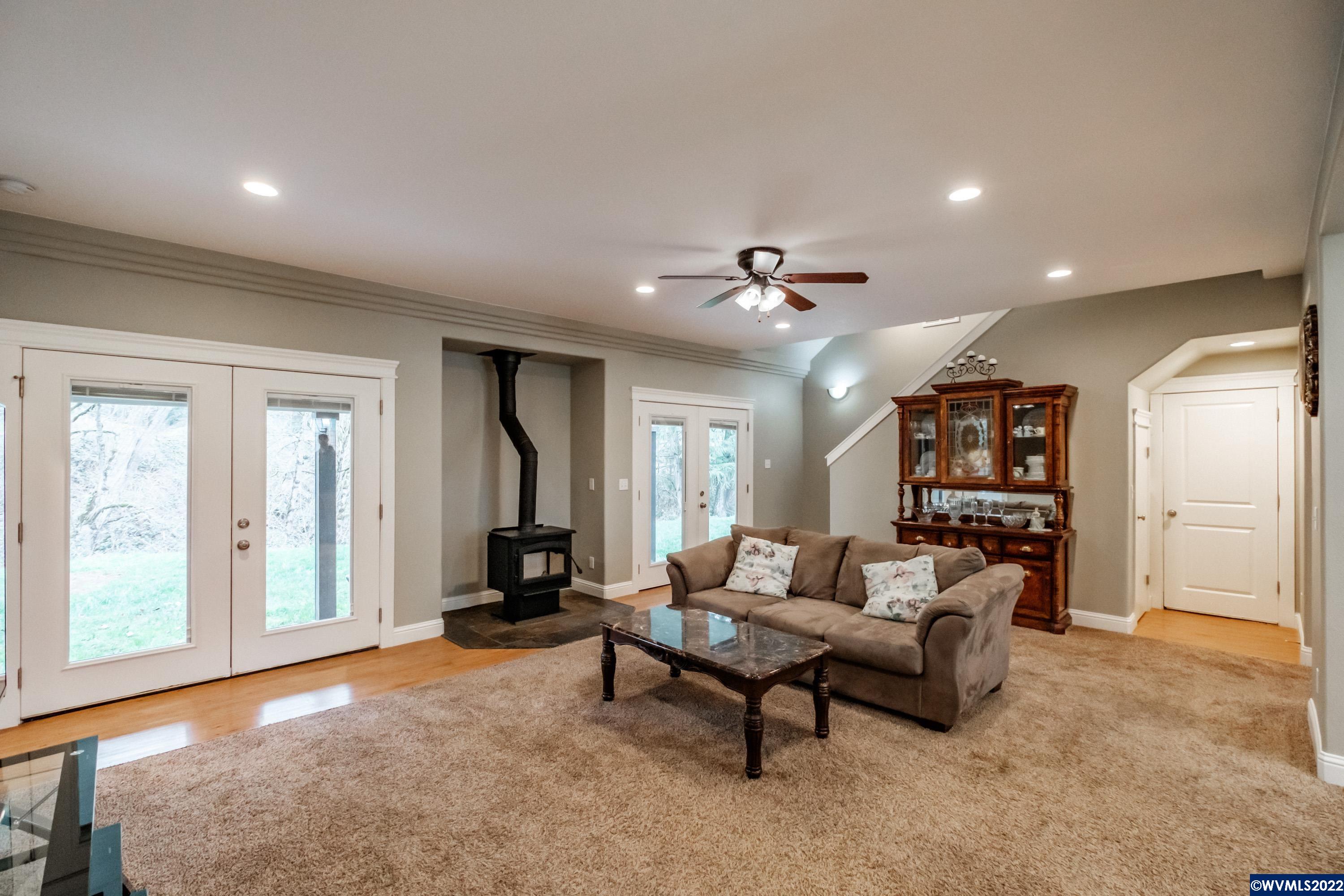 33008 Brewster Road Lebanon, OR 97355 - Photo 6 of 42 Gallery Image 6