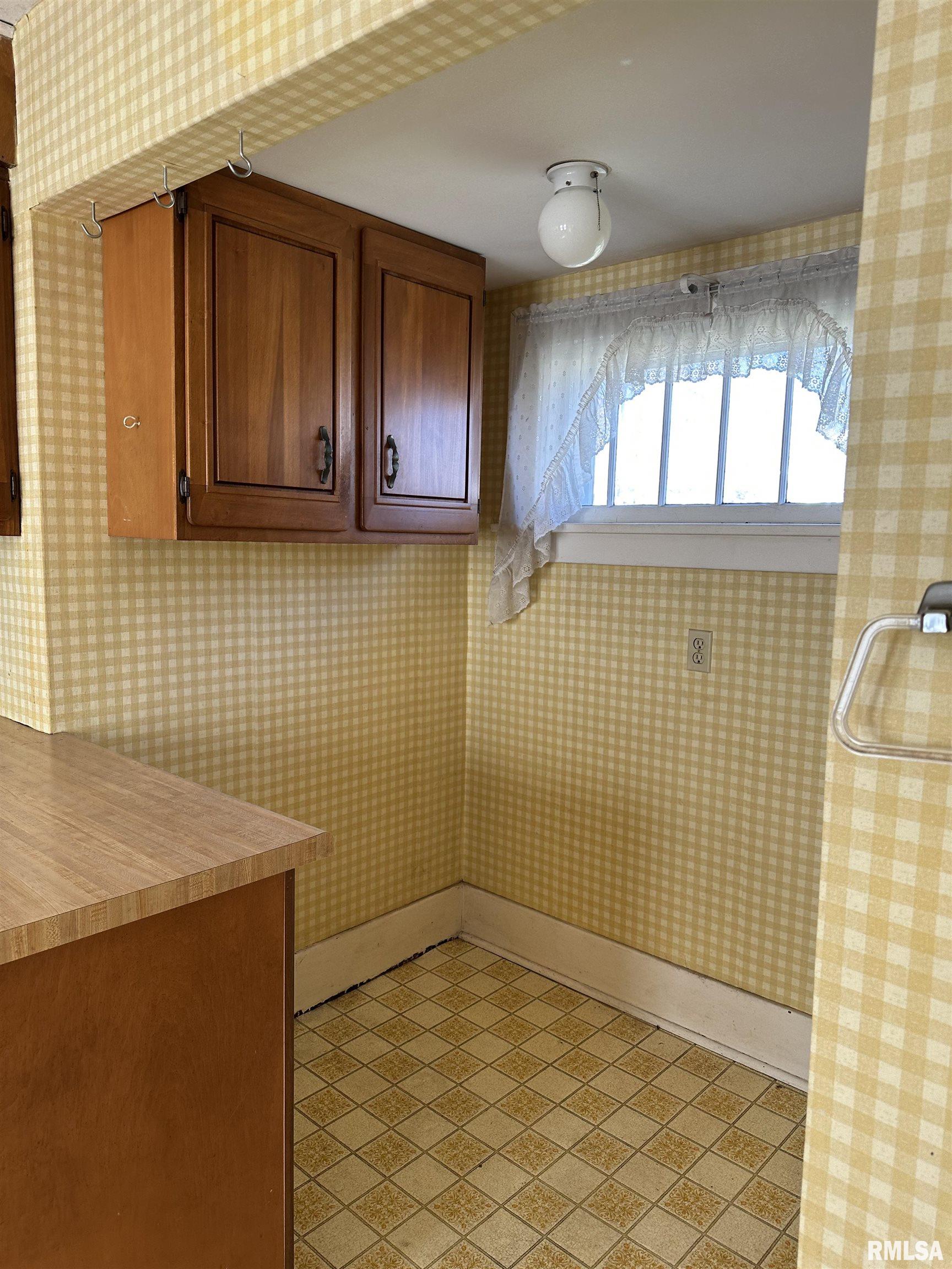 811 Pershing Boulevard Clinton, IA 52732 - Photo 8 of 17 Gallery Image 8