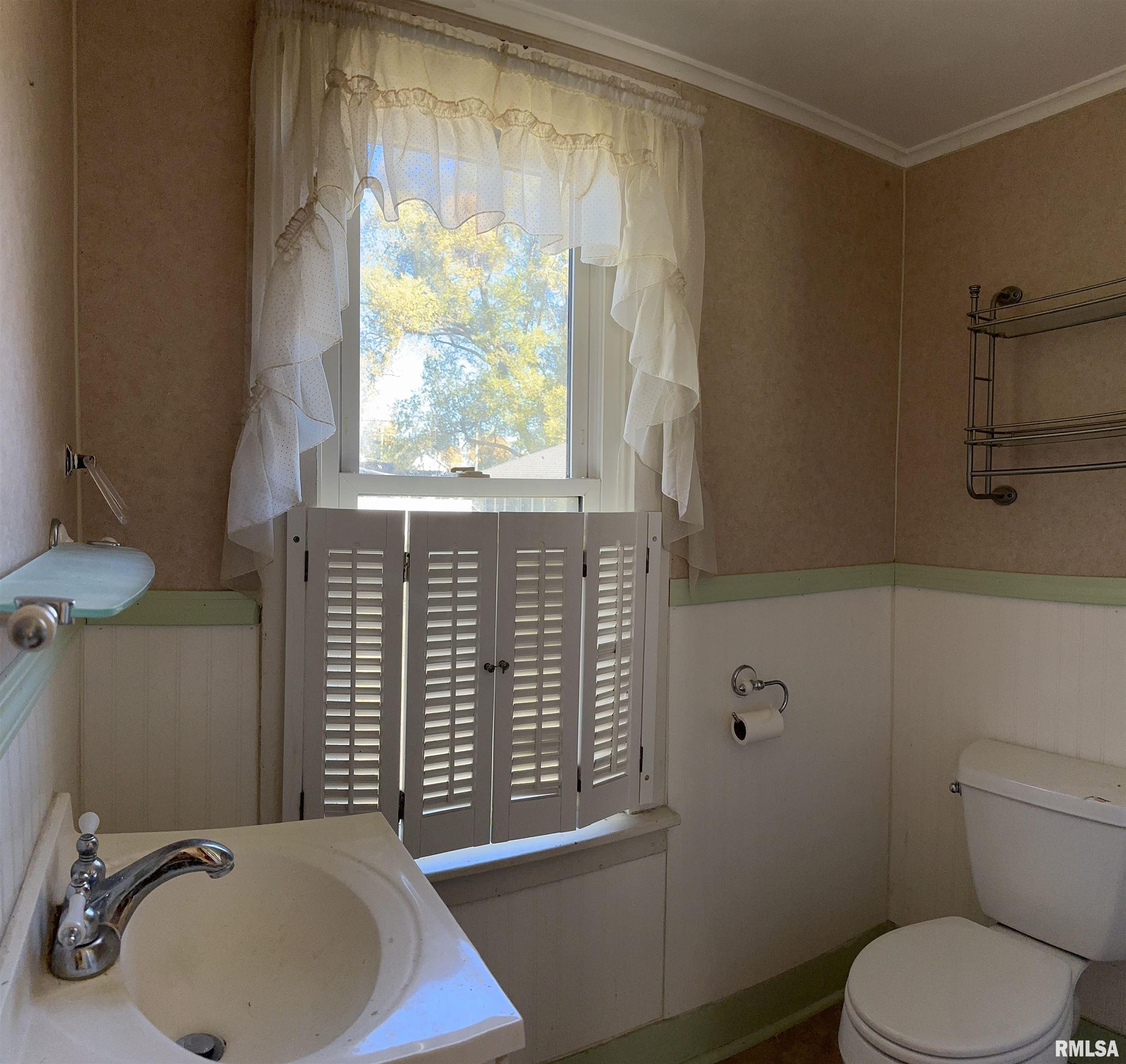 811 Pershing Boulevard Clinton, IA 52732 - Photo 9 of 17 Gallery Image 9