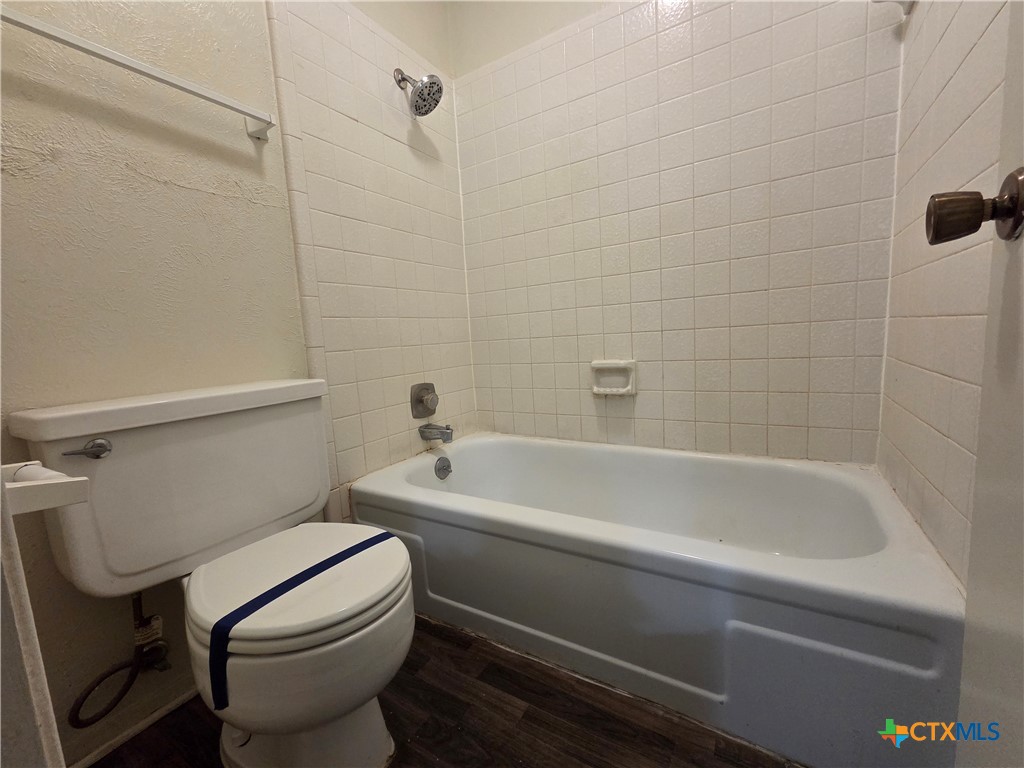 1802 Azalea Drive Temple, TX 76502 - Photo 18 of 21 a bathroom with a sink a toilet and bathtub