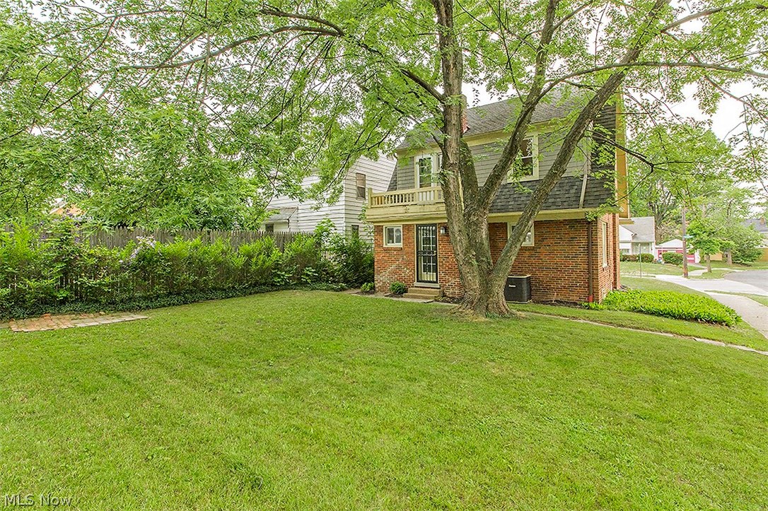 883 Yellowstone Road Cleveland Heights, OH 44121 - Photo 2 of 30 Gallery Image 2
