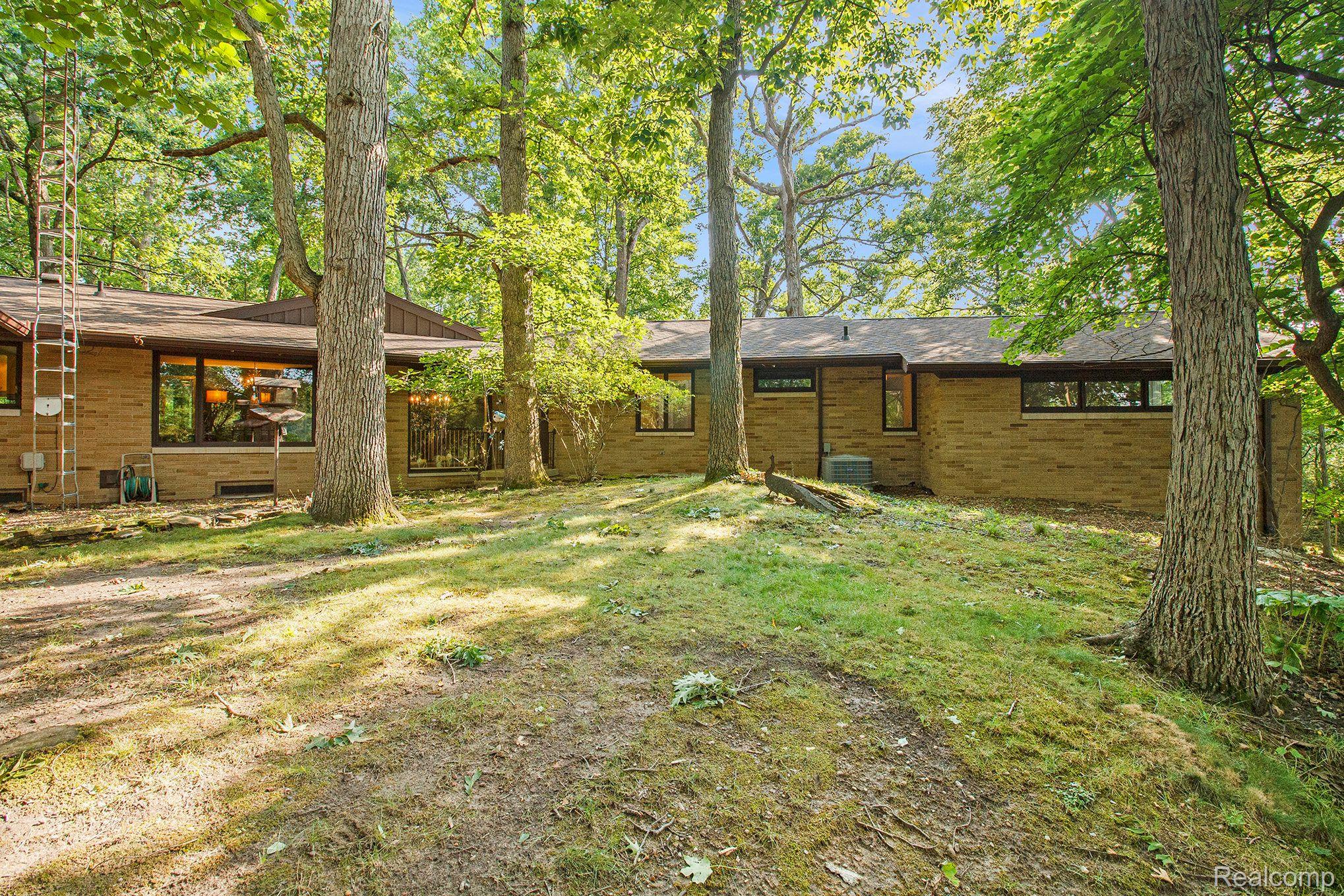 220 Thompson Street Howell, MI 48843 - Photo 10 of 49 Gallery Image 10