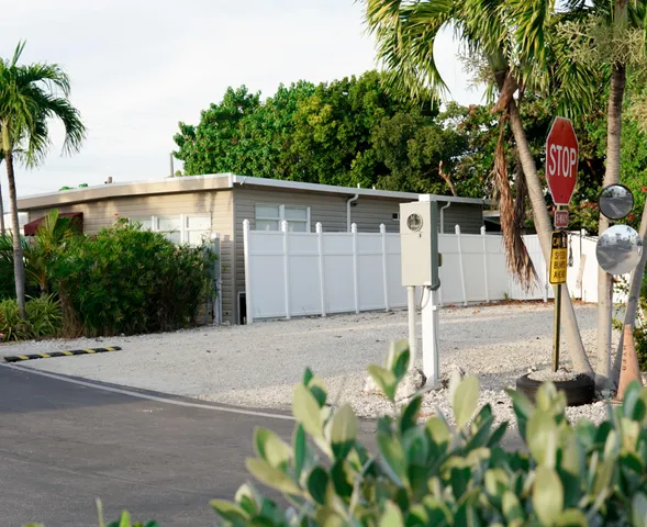 a view of small yard in front of a house