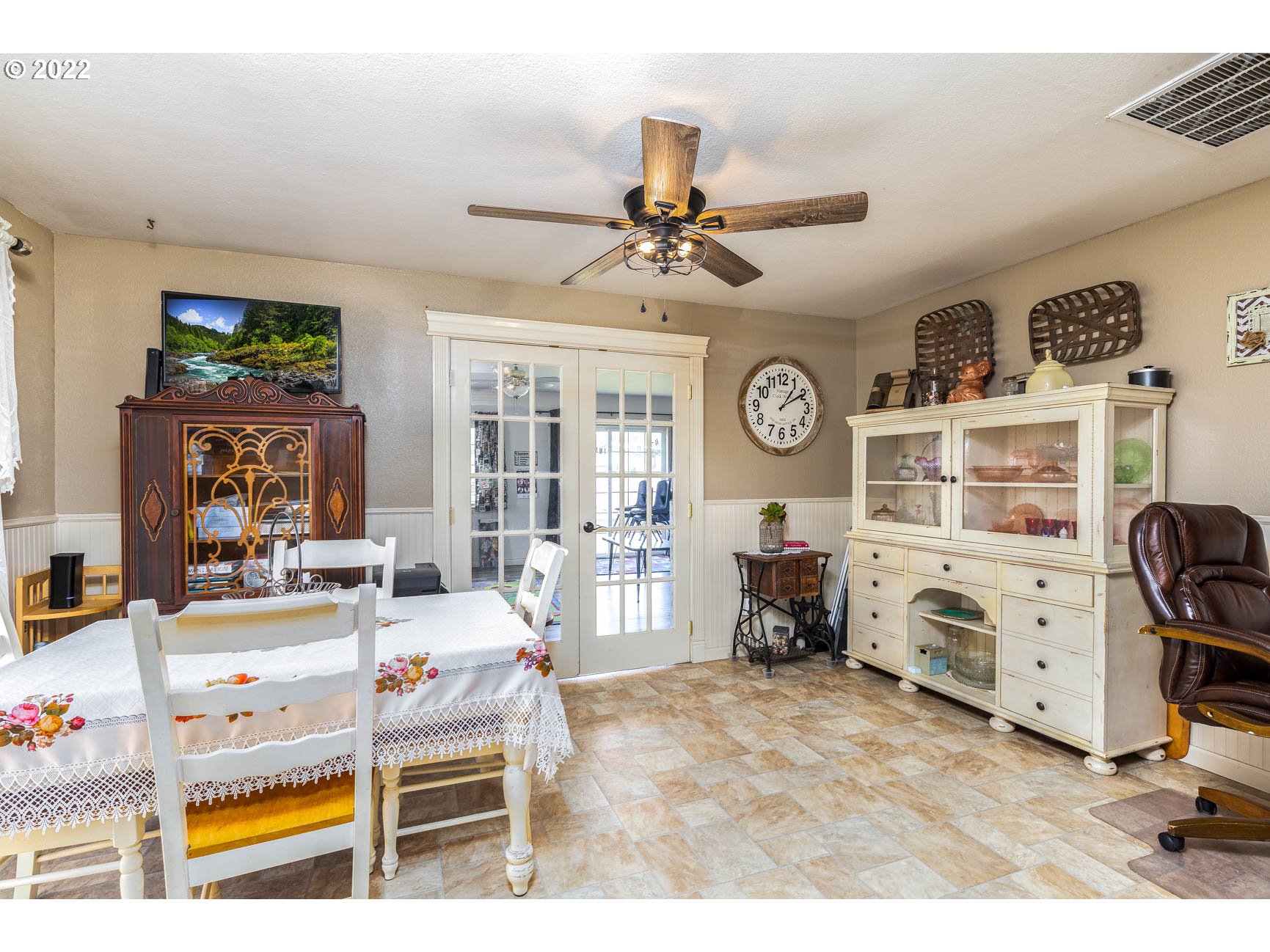 355 South Calapooia Street Sutherlin, OR 97479 - Photo 11 of 32 Dining Room